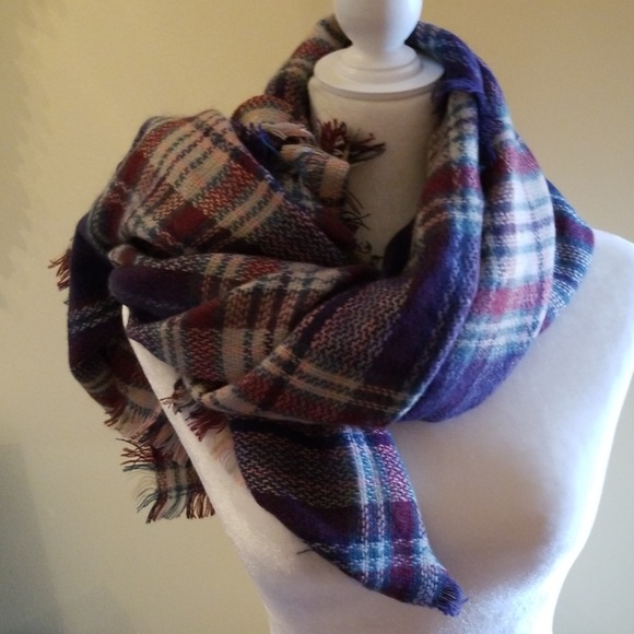 marcus adler Accessories - Marcus Adler Comfy Warm Blanket Scarf NWT